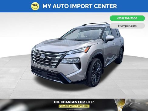 Used 2025 Nissan Rogue Platinum w/ Platinum Premium Package FWD image 3