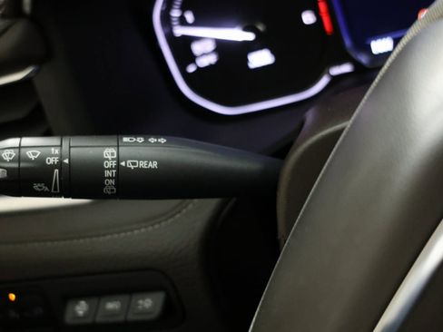 Used 2021 GMC Yukon XL Denali w/ Denali Premium Package image 29