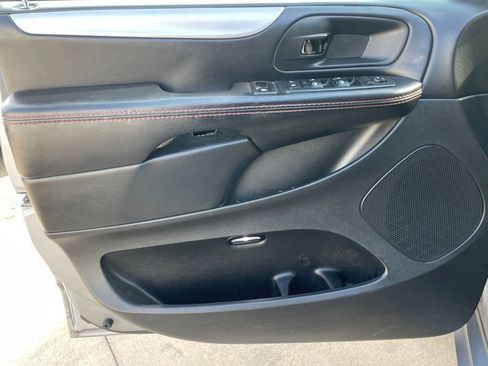 Used 2017 Dodge Grand Caravan GT FWD image 15