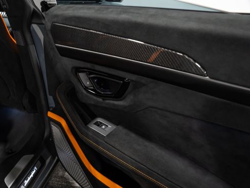 Used 2024 Lamborghini Urus Performante AWD/4WD image 90