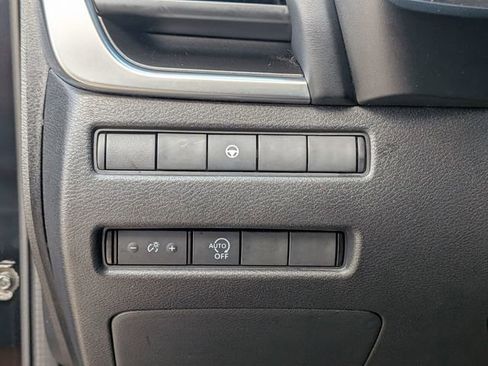 Used 2023 Nissan Rogue SV image 17