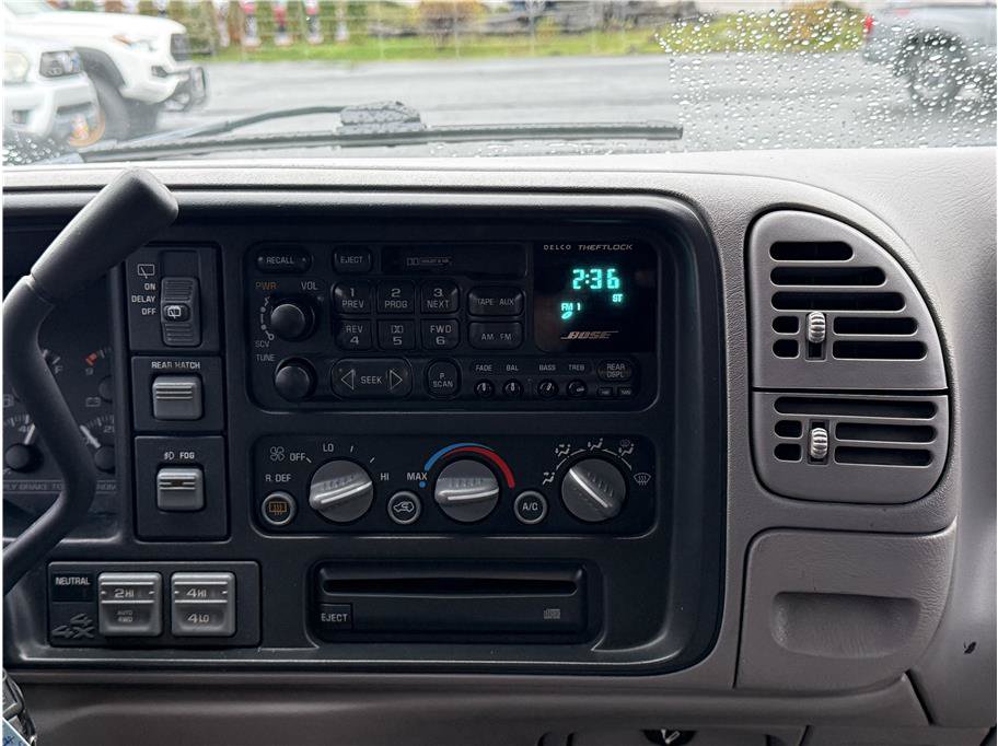 Used 1999 GMC Yukon Denali AWD/4WD image 30