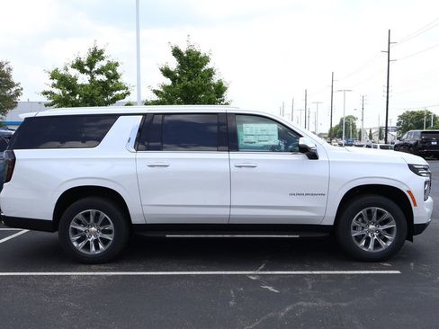 New 2025 Chevrolet Suburban Premier image 7