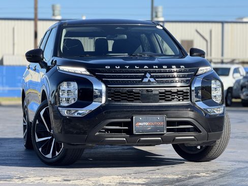 Used 2022 Mitsubishi Outlander ES image 3