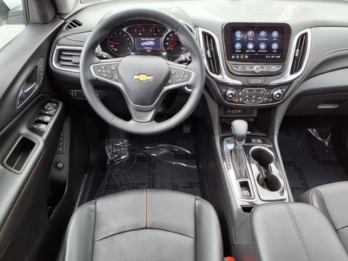 Used 2023 Chevrolet Equinox Premier image 2