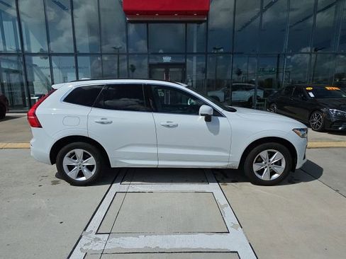 Used 2022 Volvo XC60 B5 Momentum image 3