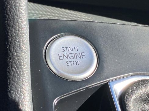 Used 2022 Volkswagen Taos SE w/ Panoramic Sunroof Package image 16