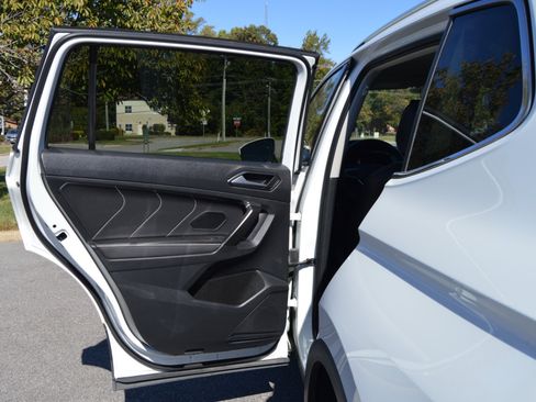 Used 2022 Volkswagen Tiguan SE image 14