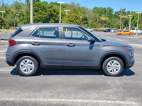 Used 2023 Hyundai Venue SE image 8