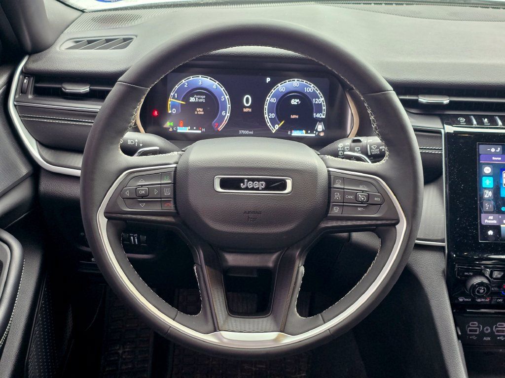 Used 2024 Jeep Grand Cherokee Altitude RWD image 8