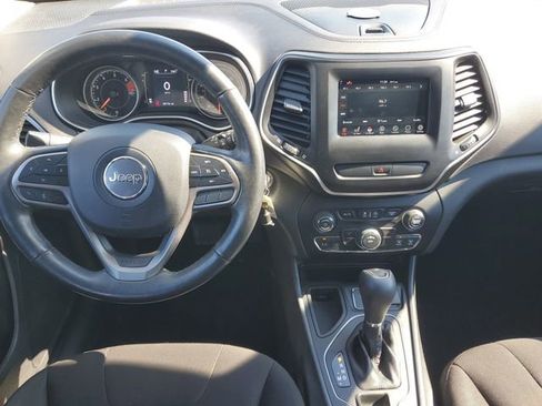 Used 2019 Jeep Cherokee Latitude w/ Cold Weather Group image 10