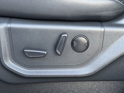 Used 2022 Ford F350 Lariat w/ Black Appearance Package image 12