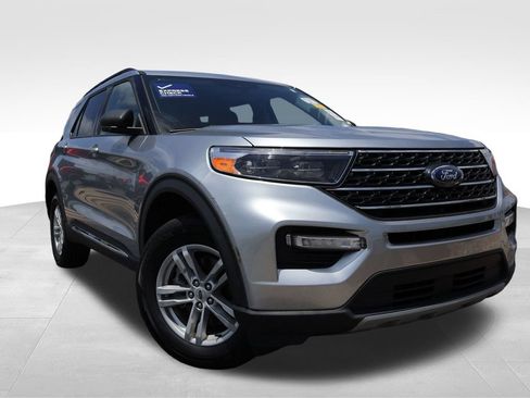 Used 2024 Ford Explorer XLT w/ Equipment Group 202A AWD/4WD image 9