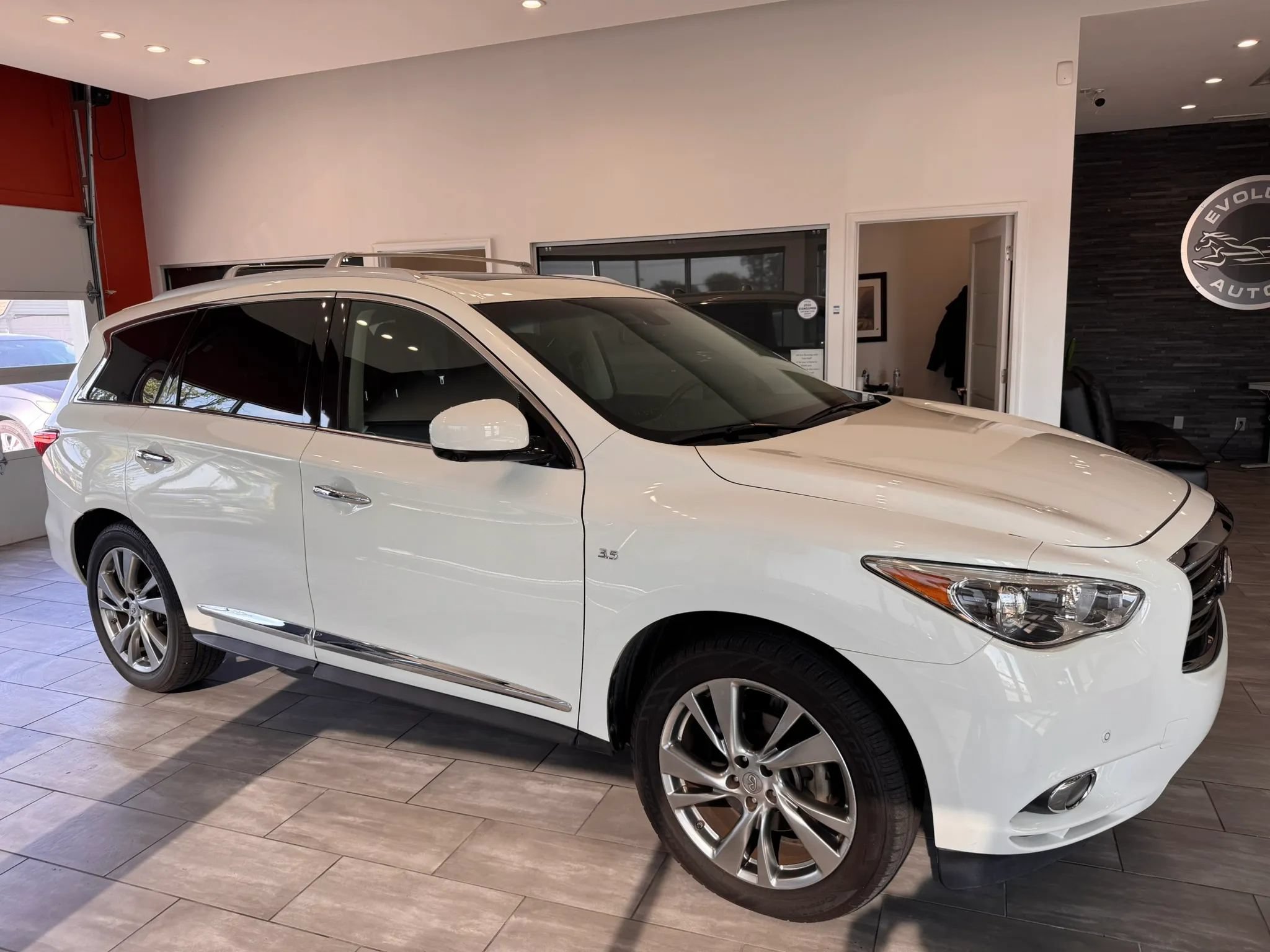Used 2014 INFINITI QX60 FWD w/ Deluxe Touring Package image 5