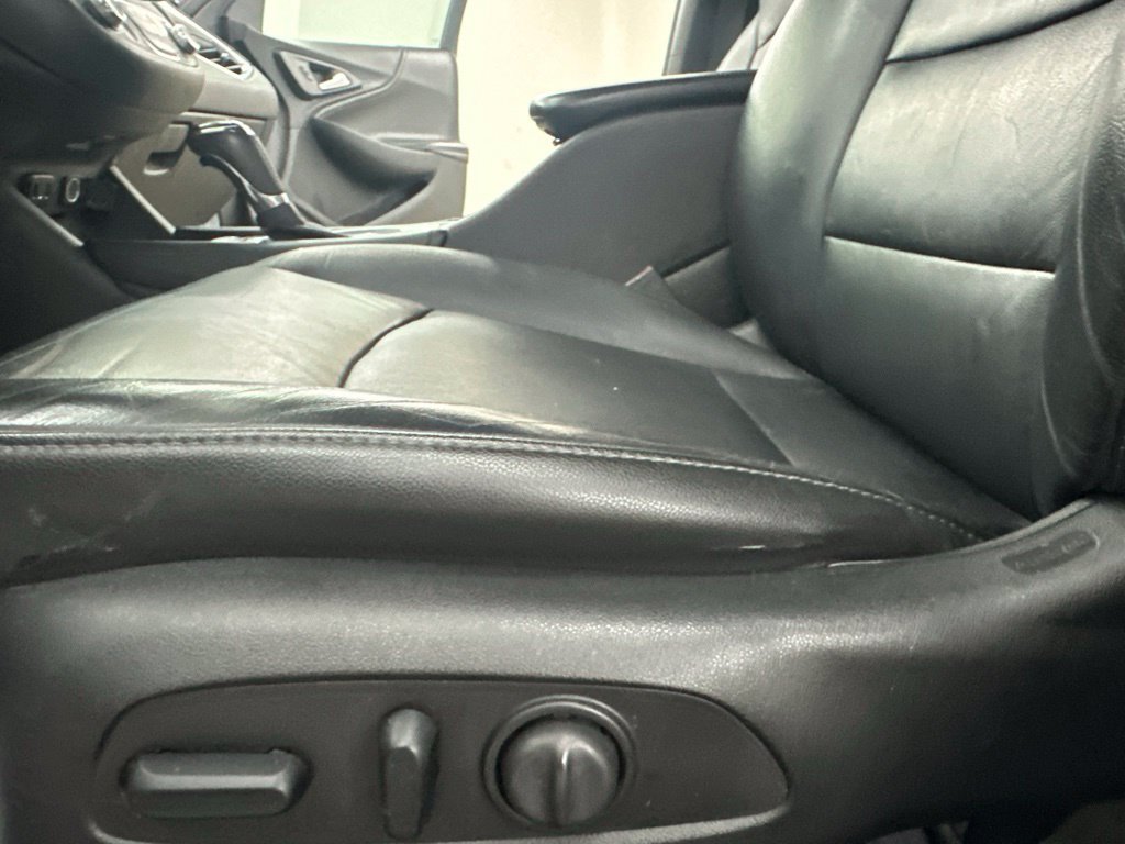 Used 2018 Chevrolet Malibu LT w/ Leather Package FWD image 38