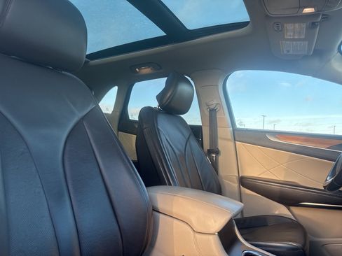 Used 2019 Lincoln MKC Select w/ Select Plus Package image 12