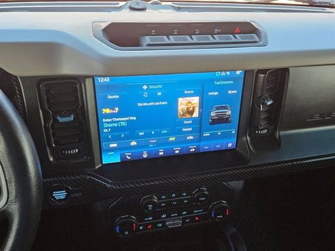 Used 2023 Ford Bronco Wildtrak image 15