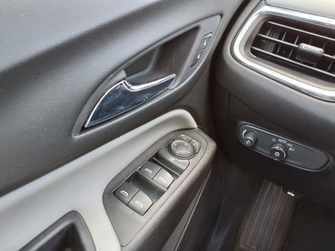 Used 2018 Chevrolet Equinox LS image 22