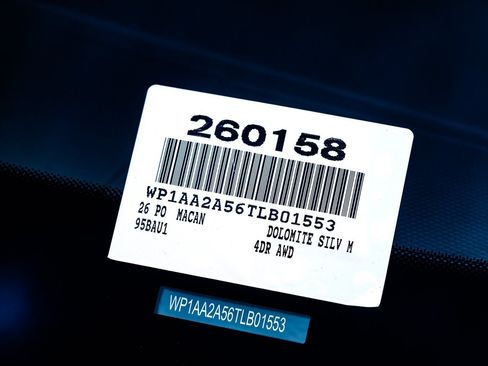 Certified 2026 Porsche Macan AWD/4WD image 32
