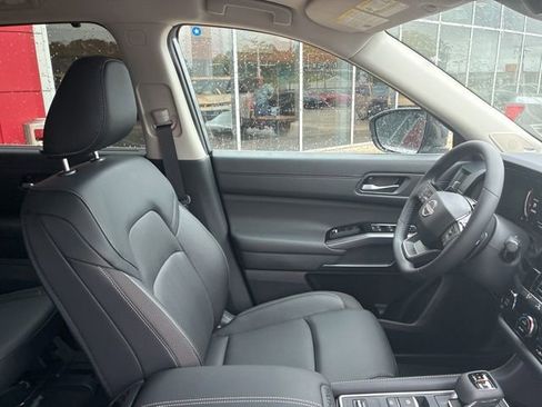 New 2026 Nissan Pathfinder SL w/ SL Premium Package FWD image 10