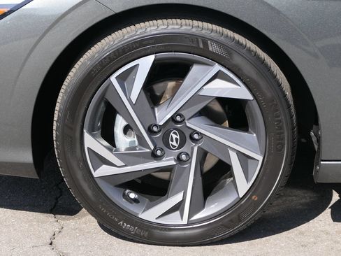Used 2025 Hyundai Elantra Sport FWD image 8