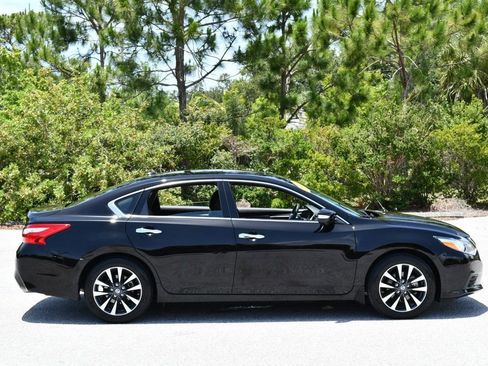 Used 2016 Nissan Altima 2.5 SL w/ Moonroof Package FWD image 28