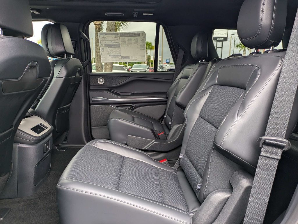 New 2027 Lincoln Navigator Reserve w/ Jet Appearance Package RWD image 16