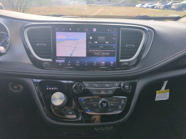 Used 2021 Chrysler Pacifica Touring-L w/ Uconnect Theater Family Group FWD image 9
