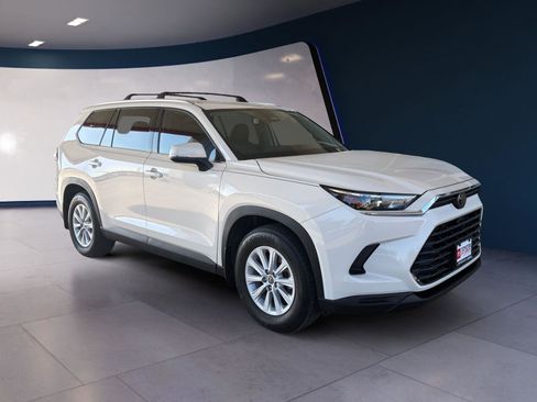 Used 2024 Toyota Grand Highlander XLE image 7