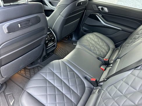 Used 2024 BMW X7 xDrive40i w/ M Sport Package AWD/4WD image 11