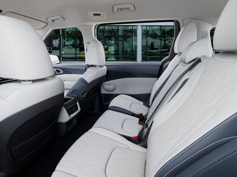 New 2026 Kia Carnival EX image 18