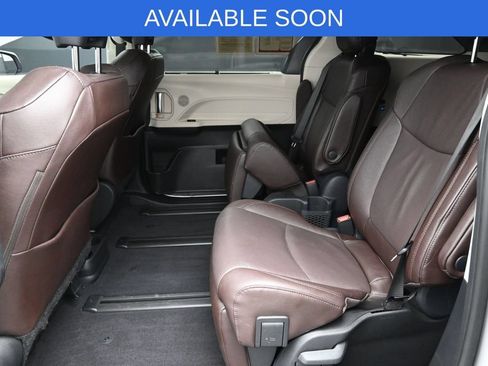 Used 2024 Toyota Sienna Platinum AWD/4WD image 23