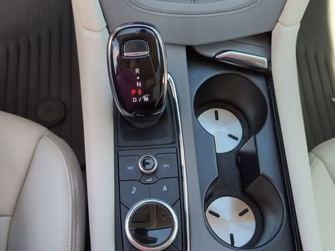 Used 2022 Cadillac XT6 Premium Luxury w/ Technology Package FWD image 20