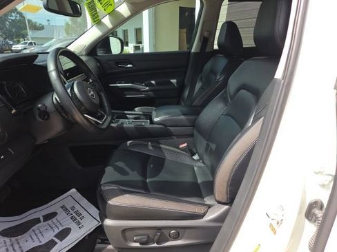Certified 2022 Nissan Pathfinder SL w/ SL Premium Package FWD image 13