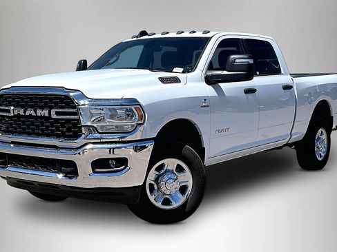 Used 2024 RAM 2500 Big Horn AWD/4WD image 3