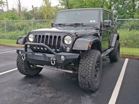 Used 2014 Jeep Wrangler Unlimited Sahara w/ Dual Top Group AWD/4WD image 3