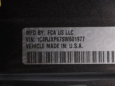 Used 2025 Jeep Wrangler Unlimited Sahara image 35