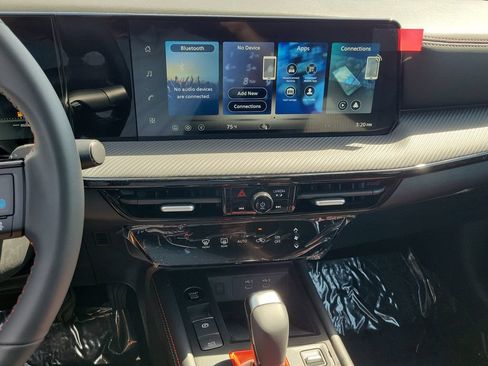 New 2026 Nissan Kicks SR FWD image 8