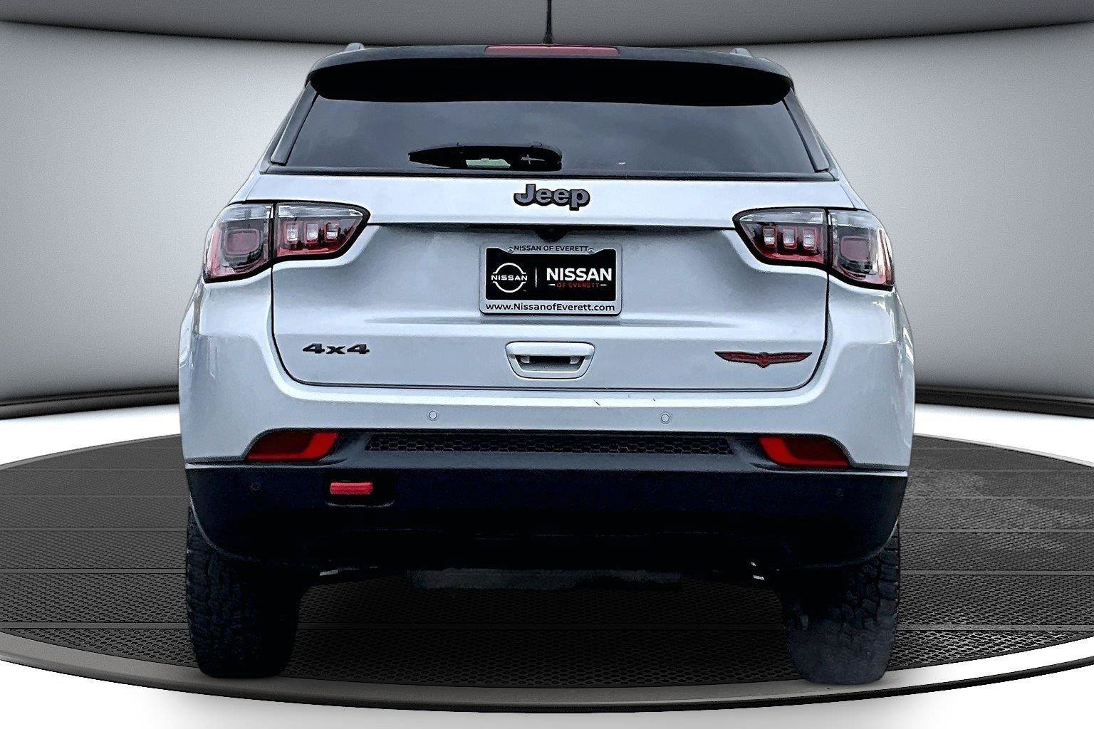 Used 2025 Jeep Compass Trailhawk AWD/4WD image 6