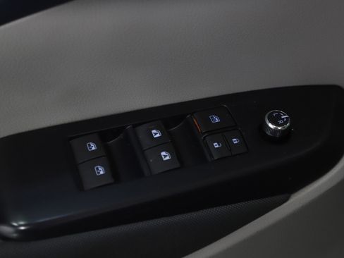 Used 2019 Toyota Highlander LE image 23