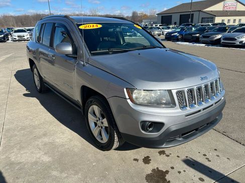 Used 2014 Jeep Compass Latitude image 3