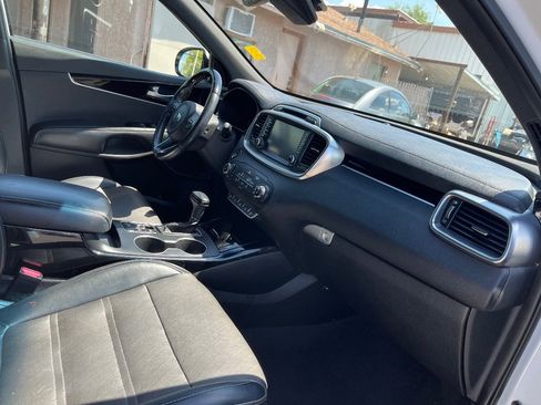 Used 2017 Kia Sorento SX image 40