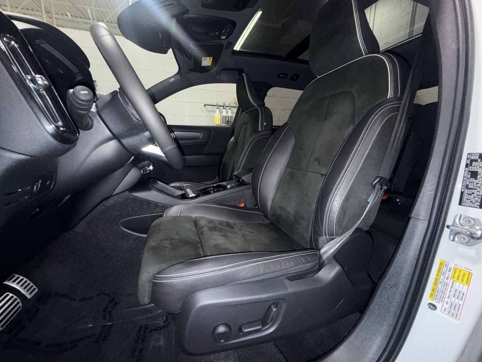 Used 2021 Volvo XC40 T5 R-Design w/ Advanced Package AWD/4WD image 21