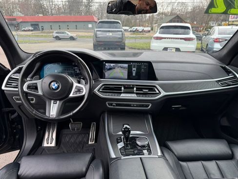 Used 2022 BMW X7 xDrive40i w/ M Sport Package image 18