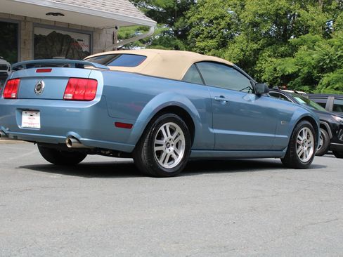 Used 2006 Ford Mustang GT RWD image 7