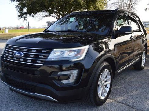 Used 2016 Ford Explorer XLT w/ Equipment Group 202A image 1