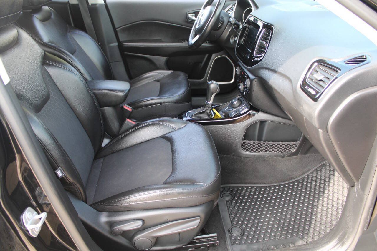 Used 2019 Jeep Compass Latitude AWD/4WD image 12