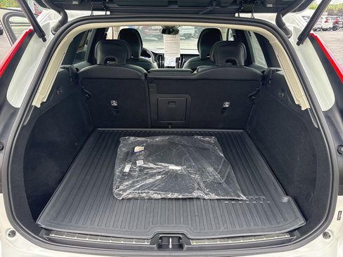 Certified 2023 Volvo XC60 B5 Core w/ Climate Package AWD/4WD image 37