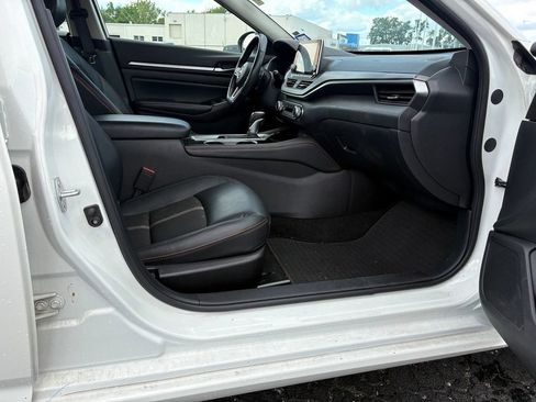 Used 2024 Nissan Altima 2.5 SR FWD image 10