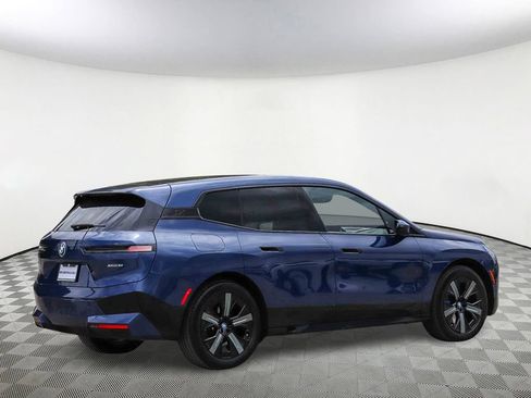 Used 2023 BMW iX xDrive50 w/ Sport Package AWD/4WD image 4